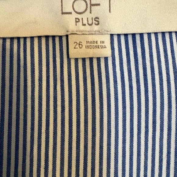 LOft blouse - Picture 2 of 3